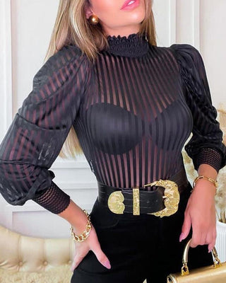 Haut rayé en maille transparente à fronces et à manches lanterne