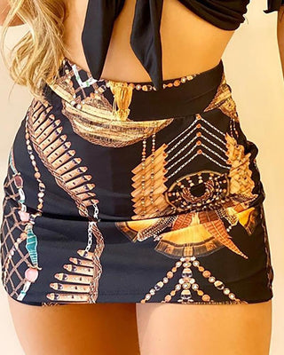 Ensemble haut noué à épaules dénudées et mini-jupe