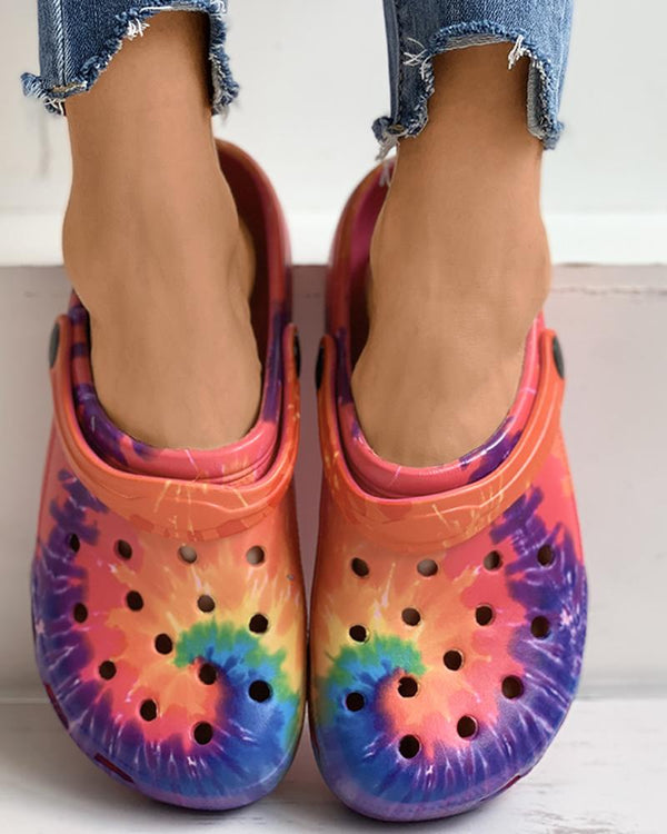 Sandales plates évidées à imprimé tie-dye