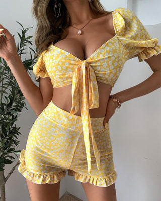 Ensemble haut et short à volants noués sur le devant et à imprimé marguerites