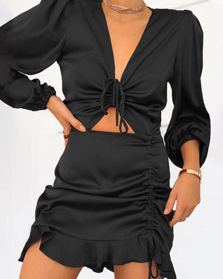 Robe à col en V et détail noué