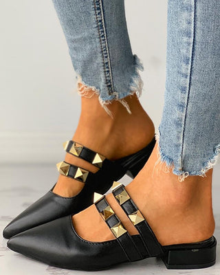 Chaussures plates à talons plats à bout pointu et rivet à double sangle
