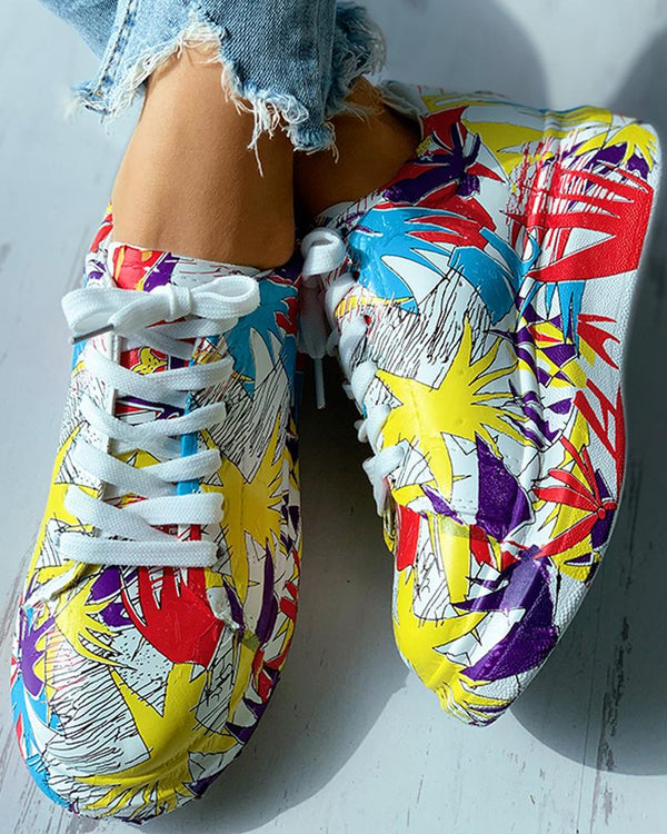 Sneaker muffin à lacets et œillets à imprimé griffonnage color block