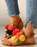 Sandales plates à boucles et moelleuses colorées
