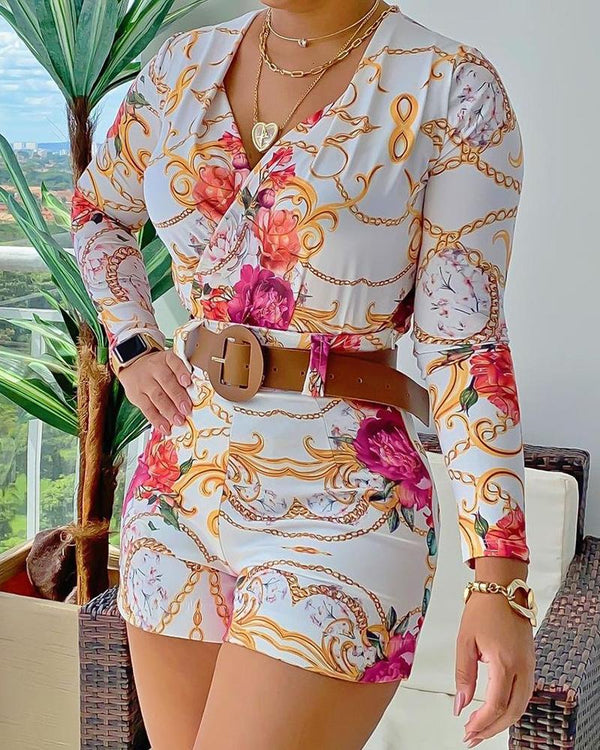 Ensemble haut à encolure surplis à imprimé floral et short taille haute