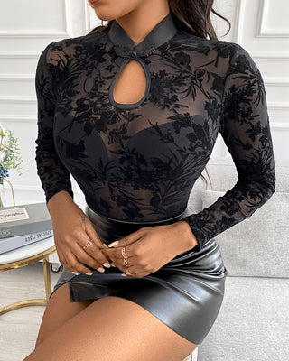 Haut en maille transparente à motif floral et découpé