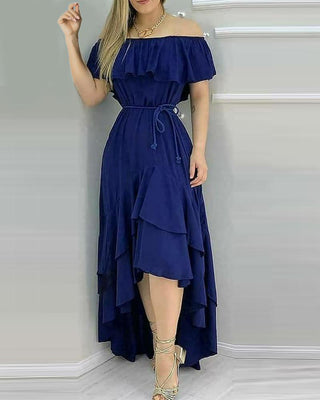 Robe longue asymétrique à volants superposés avec ceinture