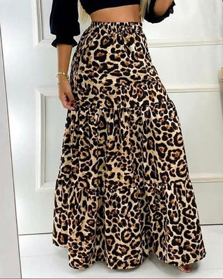 Ensemble top court à épaules dénudées et jupe à imprimé léopard