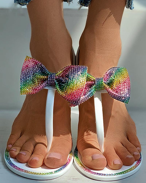 Sandales plates cloutées à blocs de couleurs Bowknot