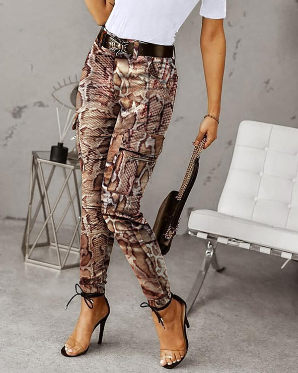 Pantalon design imprimé peau de serpent avec poche zippée