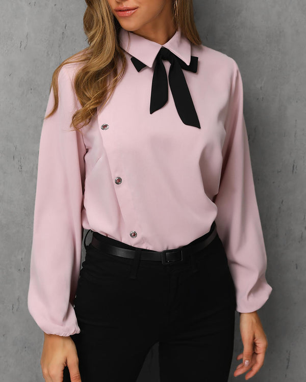 Chemise décontractée boutonnée à col noué contrasté