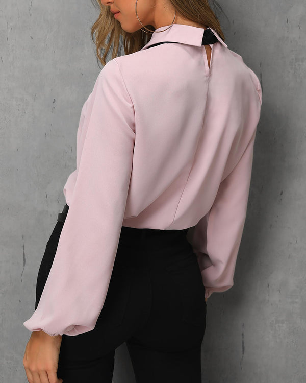 Chemise décontractée boutonnée à col noué contrasté
