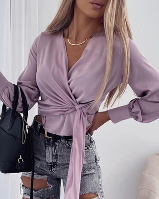 Haut noué à manches longues et col à surplis