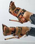 Sandales à talons fins bandage imprimé plumes de paon