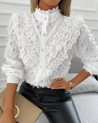 Haut design à boutons et bordure en dentelle avec plumes