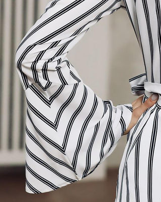 Blouse à volants avec ceinture et bandes contrastées