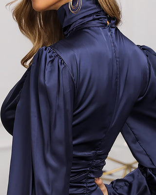 Robe à encolure dégagée devant