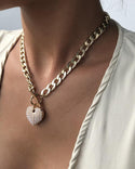 Collier chaîne en perles à motif coeur