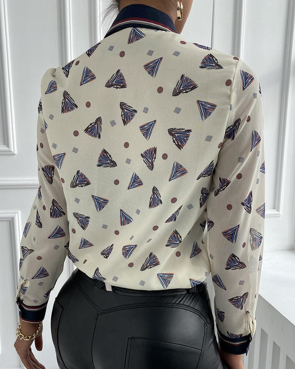 Chemise en mousseline de soie imprimée sur l'ensemble