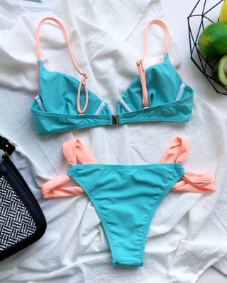 Ensemble de bikini froncé à découpes color block