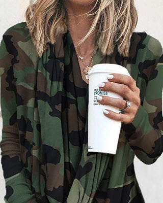 Blouse ample à imprimé camouflage à col en V
