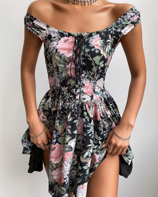 Robe à imprimé floral à épaules dénudées et lacées à œillets