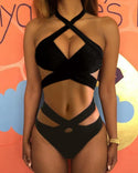 Ensemble de bikini à bretelles et licou sur le devant
