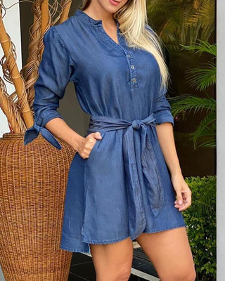 Robe chemise en jean à col en V avec ceinture