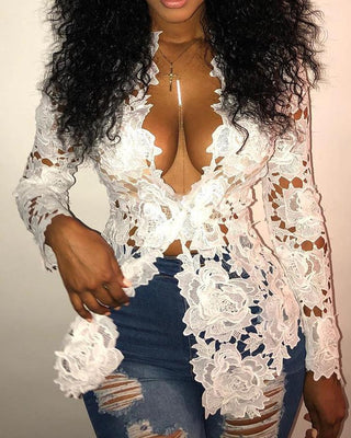 Haut en dentelle fleurie coupe basse