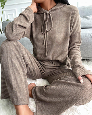 Ensemble haut à capuche uni et pantalon à cordon