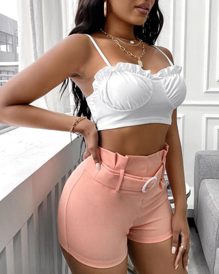 Ensemble top court à bretelles et short froncé à ourlet volanté