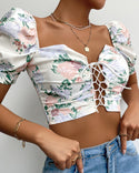 Crop top froncé à manches bouffantes et à imprimé floral