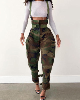 Pantalon cargo à bretelles taille haute à imprimé camouflage