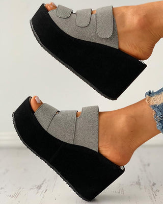 Sandales compensées à bout ouvert et velcro