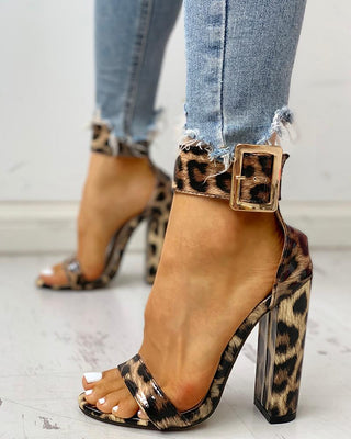 Sandales à talons épais et boucle cheville en peau de serpent