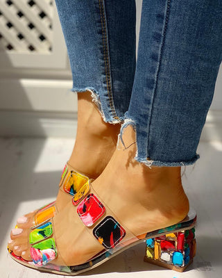 Sandales à talons épais à motif géométrique coloré