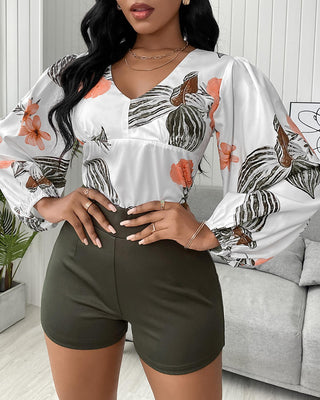 Ensemble top et short à manches longues et imprimé tropical à col en V