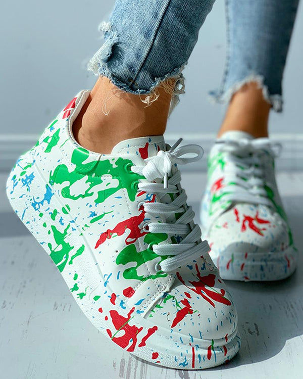 Sneaker muffin à lacets et œillets à imprimé griffonnage color block