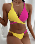 Ensemble de bikini camisole à blocs de couleurs entrecroisés (2 pièces）