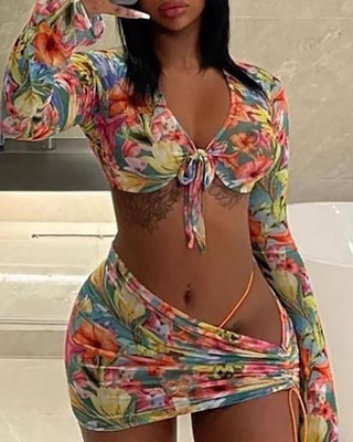 Ensemble top court à imprimé floral noué sur le devant et jupe froncée