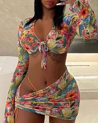 Ensemble top court à imprimé floral noué sur le devant et jupe froncée