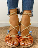 Sandales plates nouées à lacets