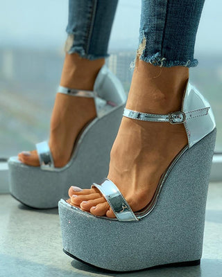 Sandales compensées à bout ouvert et boucle à paillettes