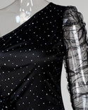 Robe de soirée froncée en maille transparente à une épaule scintillante