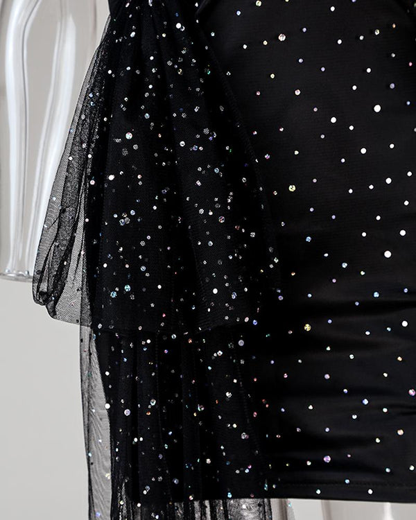 Robe de soirée froncée en maille transparente à une épaule scintillante