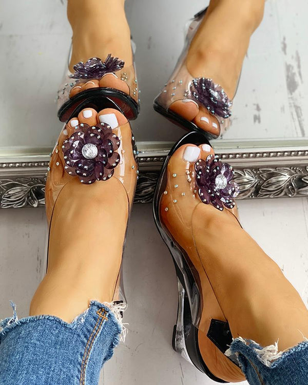 Sandales compensées transparentes à motif de fleurs cloutées