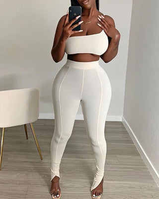 Ensemble haut uni à une épaule et pantalon froncé