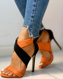 Sandales à talons fins entrecroisés color-block