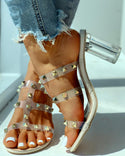 Sandales à talons et rivets transparents