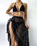 Ensemble de bikini licou à double bretelles avec jupe cache-maillot fendue